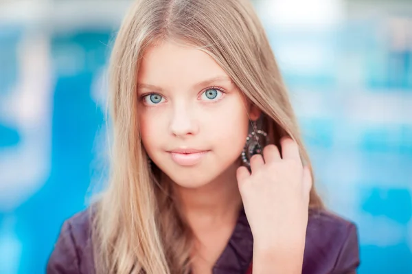 Pretty teen girl — Stock Photo, Image