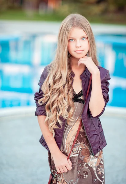 Menina adolescente bonita — Fotografia de Stock