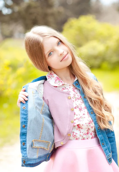 Pretty teen girl — Stock Photo, Image