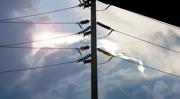 Ηλεκτρικής ενέργειας θέση στο γαλάζιο του ουρανού στο Ταϊλάνδη — Φωτογραφία Αρχείου