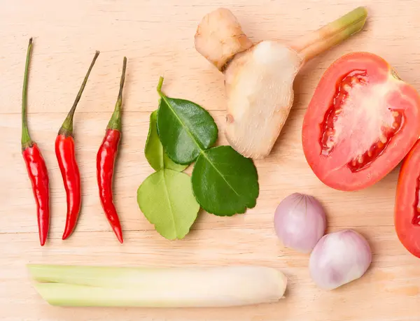 Ingredients for Thai soup (Tom Yum Goong) Thai cuisine — Stock Photo, Image