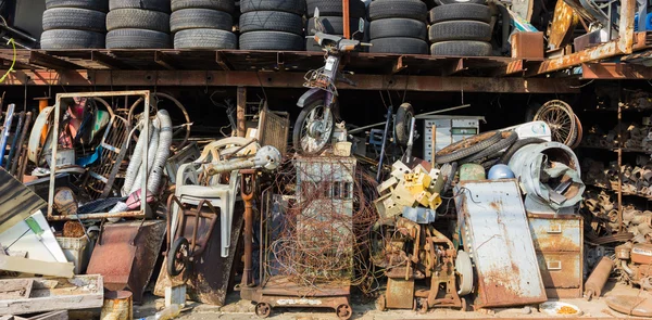 Birçok eski şeyler Rusted — Stok fotoğraf