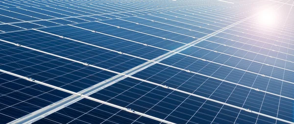 Kraftwerk mit erneuerbarer Sonnenenergie — Stockfoto