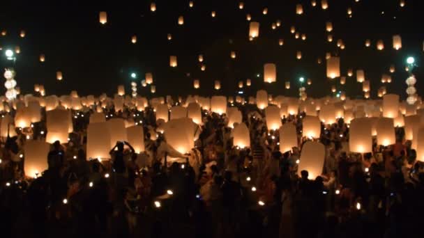 Celebrazione con più di mille lanterne galleggianti . — Video Stock