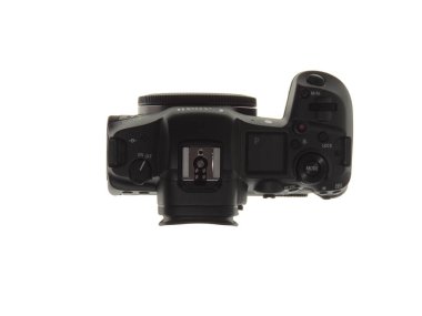 Canon R5 vücut siyahı - aynasız kameraların en iyi modeli.