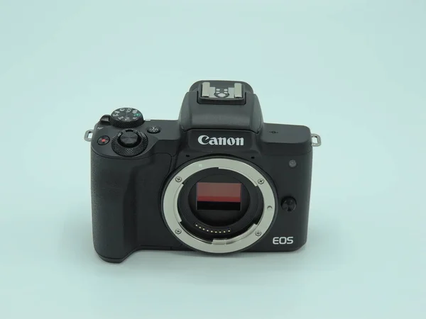 Canon Eos M50 Mark M50M2 Fekete Test Fehér Alapon Egyik — Stock Fotó