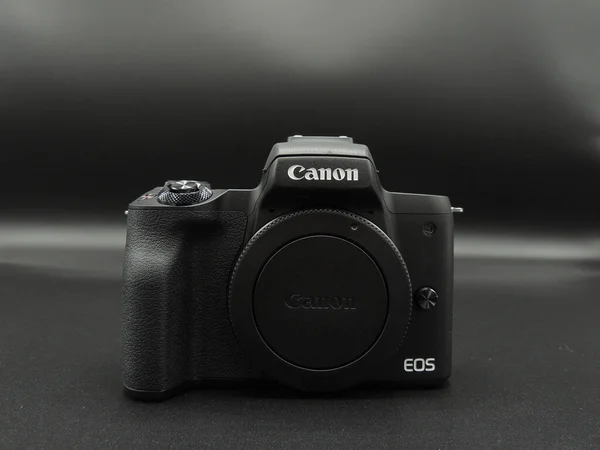 Canon Eos M50 Mark 50M Corpo Preto Sobre Fundo Preto — Fotografia de Stock