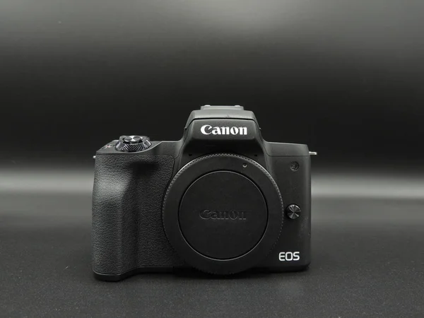 Canon Eos M50 Mark 50M Corpo Preto Sobre Fundo Preto — Fotografia de Stock
