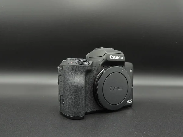 加农Eos M50标记二 M50米2 黑色背景的身体黑色 博客作者最好的相机之一 — 图库照片