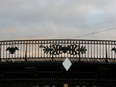 St. Petersburg 'daki binaların mimarisi, eski bir birleşik bina. St. Petersburg 'un güzel evleri. Büyük Peter yönetiminde oluşturulan şehir manzarası.