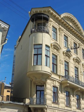 St. Petersburg 'daki binaların mimarisi, eski bir birleşik bina. St. Petersburg 'un güzel evleri. Büyük Peter yönetiminde oluşturulan şehir manzarası.