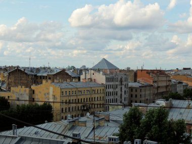 St. Petersburg 'daki binaların mimarisi üst düzey bir manzaradır, eski bir tek binadır. St. Petersburg 'un güzel evleri. Büyük Peter yönetiminde oluşturulan şehir manzarası.