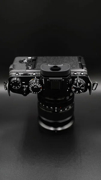 Zestaw Fujifilm Czarny Najlepszy Bezlusterkowy Aparat Ciemnym Tle — Zdjęcie stockowe