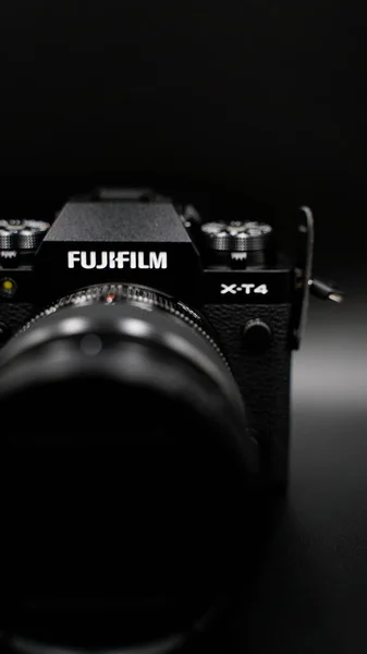 Kit Fujifilm Negro Mejor Cámara Sin Espejo Sobre Fondo Oscuro —  Fotos de Stock