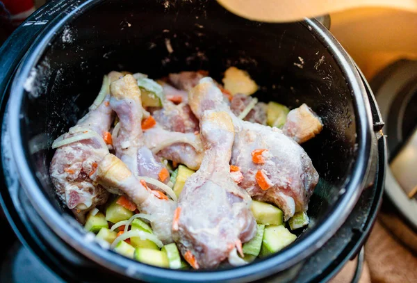 Raw Chicken Legs Vegetables Mixed Non Burner Multicooker Bowl — Stock Photo, Image