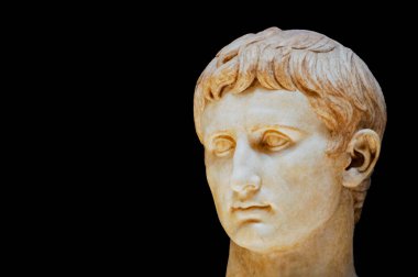 Roma erkek heykelinin antik büstüne yakın çekim