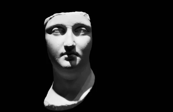 Eski Roma Klasik Mermer Büstünün Siyah Beyaz Fotoğrafı — Stok fotoğraf