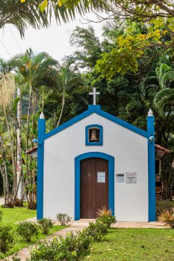 Brezilya 'nın tarihi bir kasabasında şirin bir Katolik kilisesi cephesi