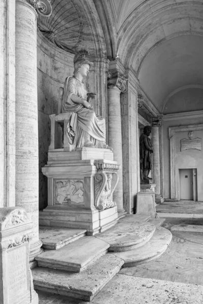 Czarno Białe Zdjęcie Dekoracji Wnętrz Włoskiego Muzeum Klasycznym Starożytnym Stylu — Zdjęcie stockowe