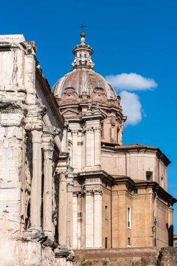 Dış görünüş ve Roma 'daki antik kilisenin kubbesi perspektiften görünüyordu.