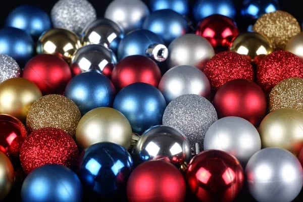 Pelotas Navidad Multicolores Brillantes Mate Cerca Ver Fondo — Foto de Stock