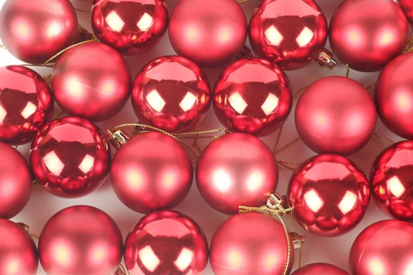 Rojo Brillante Mate Bolas Navidad Cerca Ver Fondo — Foto de Stock