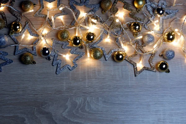 Χριστουγεννιάτικα Και Πρωτοχρονιάτικα Πρότυπα Χριστουγεννιάτικες Διακοσμήσεις Χρυσαφί Και Ασημί Γυαλιστερές — Φωτογραφία Αρχείου
