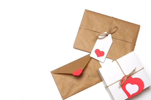 Caja Regalo Blanca Con Etiqueta Roja Forma Corazón Regalo Envuelto — Foto de Stock