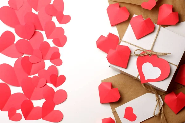 Caja Regalo Blanca Regalo Sobre Envuelto Papel Artesanal Marrón Atado — Foto de Stock