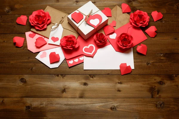 Liebe Valentinstag Frauentag Beziehungen Romantisches Design Mit Geschenken Und Umschlag — Stockfoto