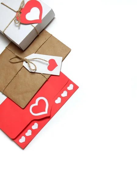 Regalos Atados Con Cordel Con Lazos Etiquetas Con Corazones Papel — Foto de Stock