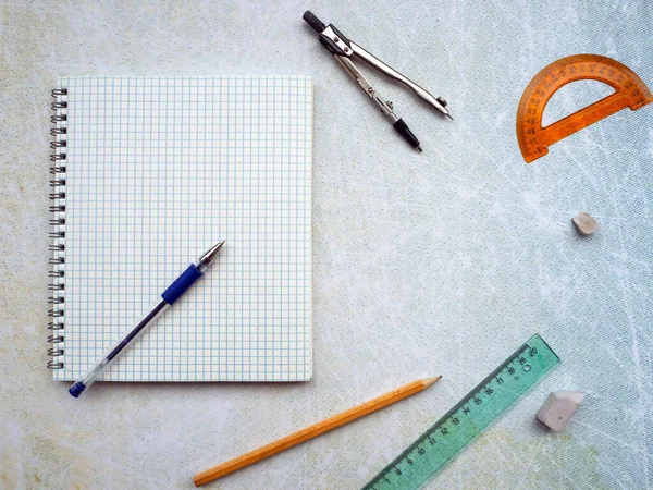 Abra Caderno Com Página Branco Uma Caneta Azul Caderno Bússola — Fotografia de Stock