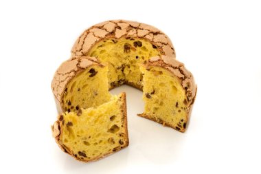 Panettone, klasik Noel Milan tatlısı. Kuru üzümlü, şekerli, portakallı, dilimlenmiş, beyaz üzerine üç dilim pasta.