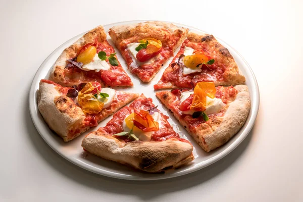 Pizza Gourmet Uma Reinterpretação Apetitosa Pizza Clássica Nápoles Com Tomate — Fotografia de Stock