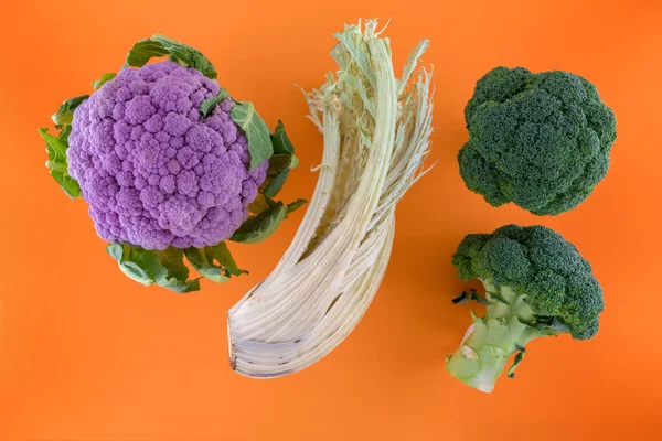 Purple Cauliflower Broccoli Thistle Isolated Orange Color Background Top View — Stock Photo, Image