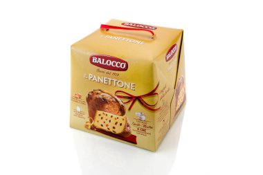 FOSSANO, İtalya - 10 Aralık 2020: Panettone Balocco 'nun kutu ambalajı beyaz arka planda izole edildi