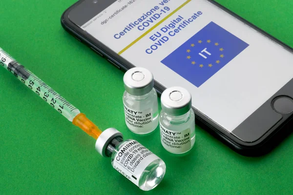 Turin Italien Juli 2021 Pfizer Covid Vaccin Comirnaty Injektionsflaskor Med — Stockfoto