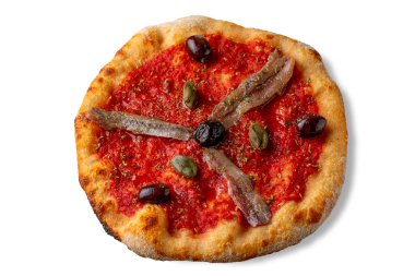 Marinara pizzası (deniz ürünleri pizzası) Cantabrian ançüezi, zeytin ve domates sosu ile birlikte, kırpma yolu ile beyaz arkaplanda izole edilmiş mini pizza