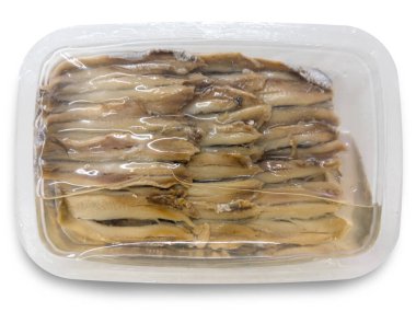 Kemiksiz ançüezler yağda marine edilmiş, hava geçirmez plastik kaplarda izole edilmiş, kırpma yolu da dahil.