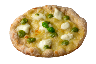 Pesto soslu pizza ve fesleğen yapraklı Stracchino peyniri, izole edilmiş.