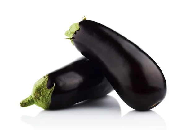 Studio shot of two aubergines eggplants isolated white — Stock Photo, Image