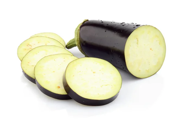 Sliced aubergine, eggplantsisolated white — Stock Photo, Image
