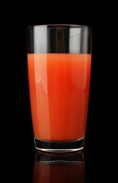 Студійний знімок соку грейпфрута ізольовано на чорному — стокове фото