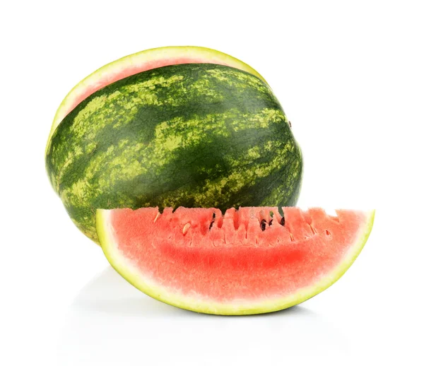 Studioaufnahme ganz und Scheibe Wassermelone isoliert weiß — Stockfoto