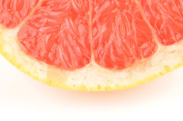 Primer plano tiro mitad de pomelo sobre fondo blanco — Foto de Stock