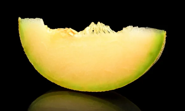 Melon galia plasterek, kawałek na białym tle czarne w studio — Zdjęcie stockowe
