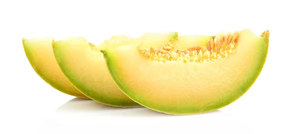 Close-up shot Melon galia fette, pezzi isolati bianchi in studio — Foto Stock