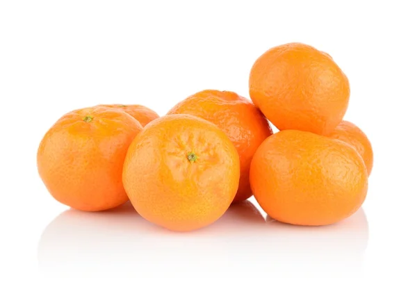 Estúdio tiro mandarinas, tangerinas isoladas em branco — Fotografia de Stock