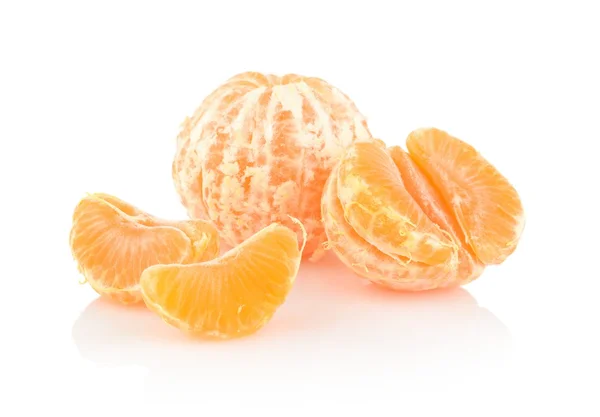 Studio shot tangerines with pieces isolated on white — Stock Photo, Image