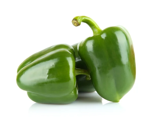 Gruppe grüner Paprika isoliert auf weißem Papier — Stockfoto